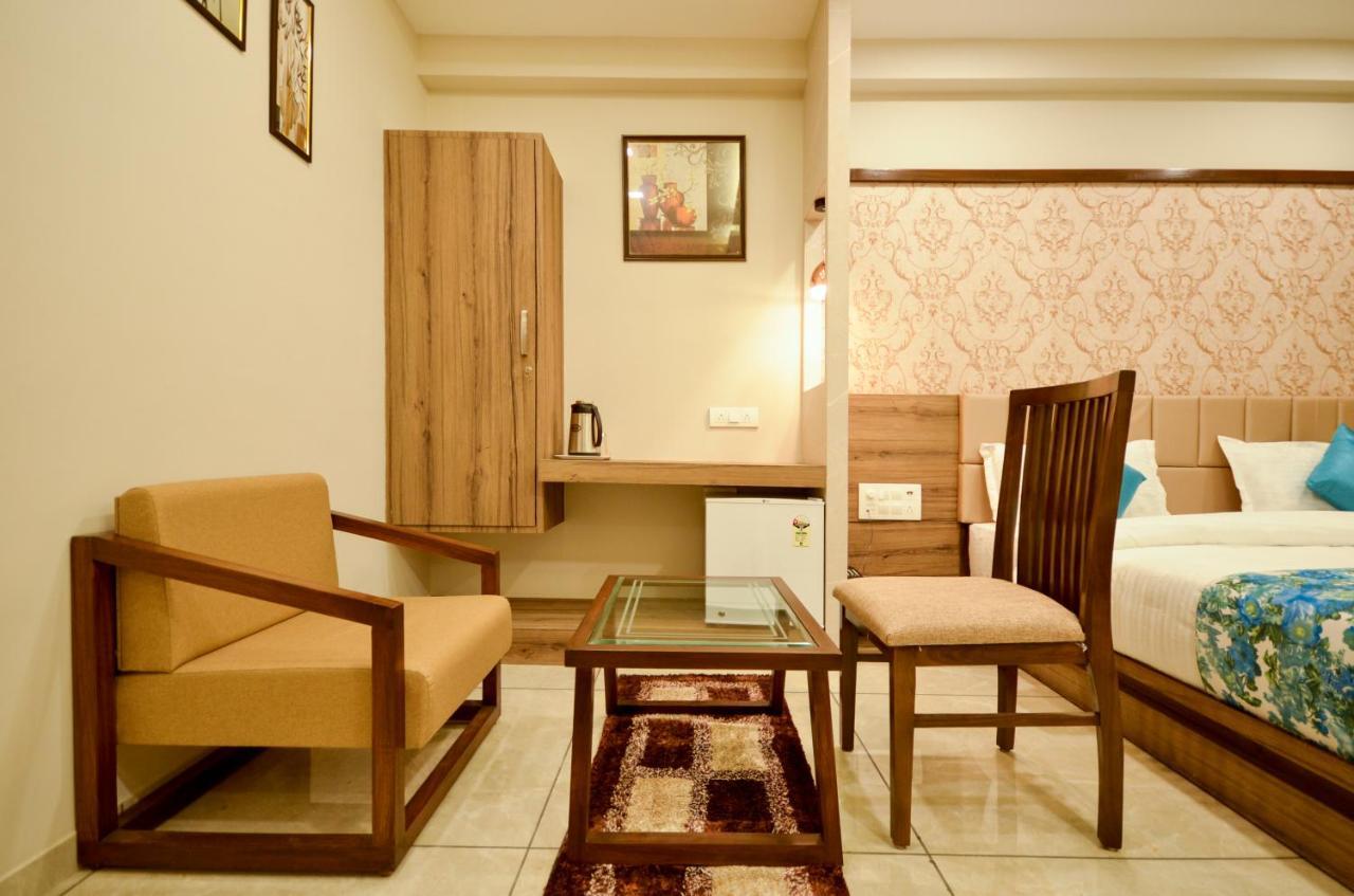 Hotel Repose Ahmedabad Exterior foto