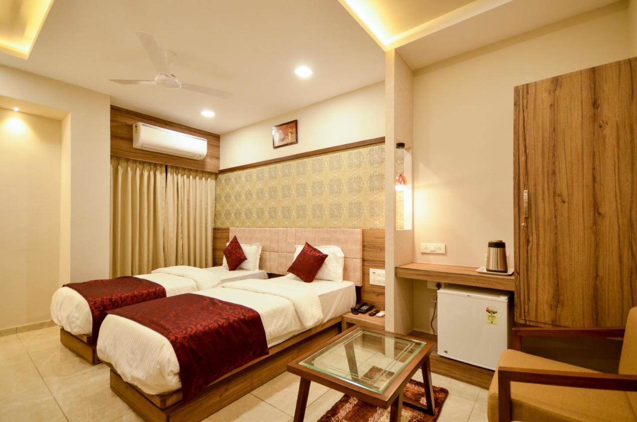 Hotel Repose Ahmedabad Exterior foto